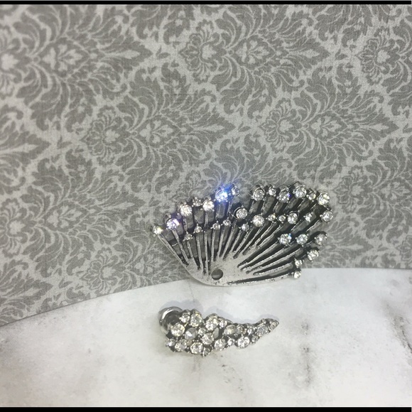 🎉Host Pick🎉Stardust Crystal Stud Earring Cuff - Picture 2 of 3